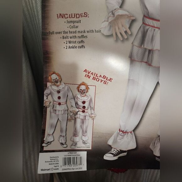 NWT Boy's Halloween Costume "IT" Clown Pennywise, Size S 6/7 - Picture 6 of 10